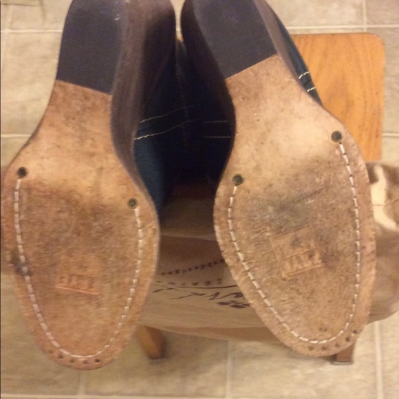 Frye - Picture 3 of 3